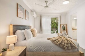 2 bedrooms, travel cot, WiFi, bed sheets