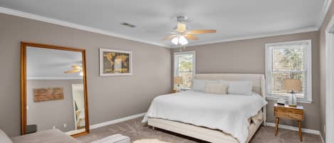 5 habitaciones, tabla de planchar con plancha, wifi y ropa de cama
