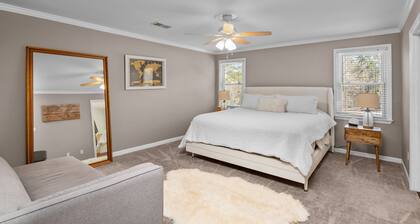 Spacious 5-bedroom house in fabulous Evans with AC, community pool, fitness area