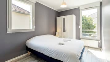 3 slaapkamers, een strijkplank/strijkijzer, wifi, beddengoed