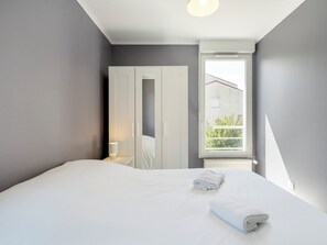 3 多间卧室、熨斗/熨衣板、WiFi、床单