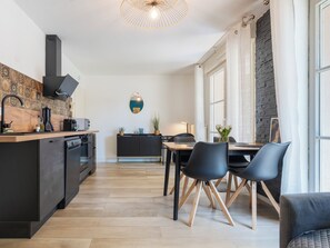 Fridge, microwave, oven, dishwasher