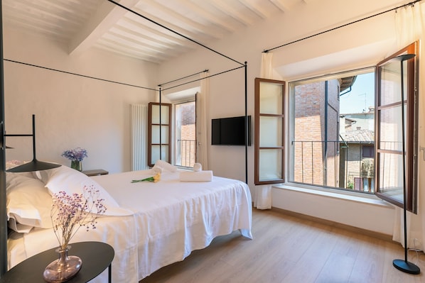 2 habitaciones, tabla de planchar con plancha, wifi y ropa de cama 