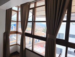 Habitación doble romántica, patio | Cortinas blackout, tabla de planchar con plancha y wifi gratis 