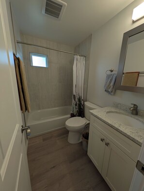Bruser, bidet, håndklæder, Sæbe