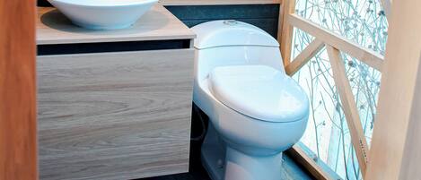 Serviettes fournies, savon, papier toilette