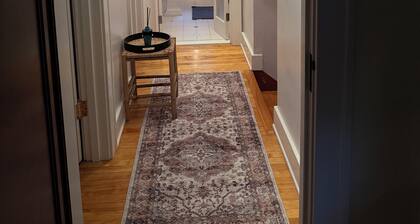 Charming home near Reeds Lake, Aquinas College, Downtown GR and Medical Mile