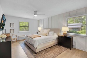 3 bedrooms, iron/ironing board, travel cot, free WiFi - Cozy Cottage, Hot Tub, Firepit, Near Beach Access (Palm Coast)