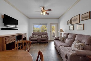 TV - Doe Valley Delight-Lake Access! (Llano County)