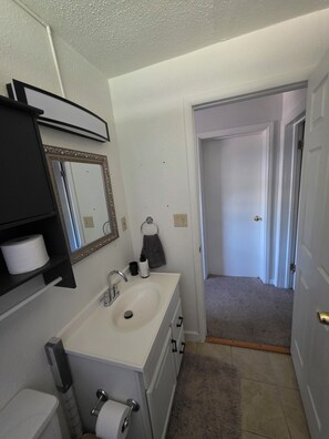 Toallas, jabón y papel higiénico