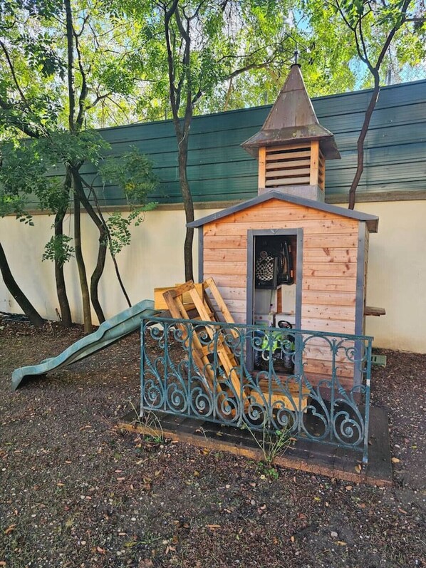 Enceinte de lâhĂ©bergement