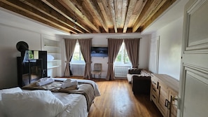 4 bedrooms, desk, iron/ironing board, travel cot