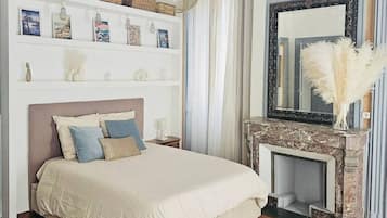 3 bedrooms, desk, iron/ironing board, travel crib
