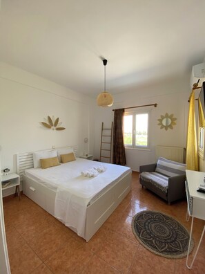 2 bedrooms, iron/ironing board, WiFi, bed sheets