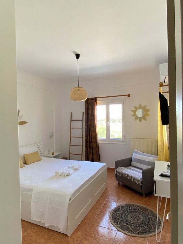 2 bedrooms, iron/ironing board, WiFi, bed sheets