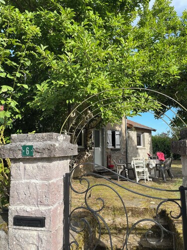 Family home in Fresselines, garden, river