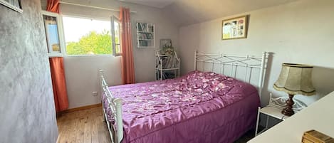 3 habitaciones, tabla de planchar con plancha, wifi y ropa de cama