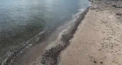 Couples/Girls Getaway Retreat Cozy Lake View Cottage- Sip Wine, Watch Sunsets