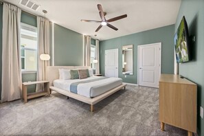 8 bedrooms, travel cot, WiFi, bed sheets