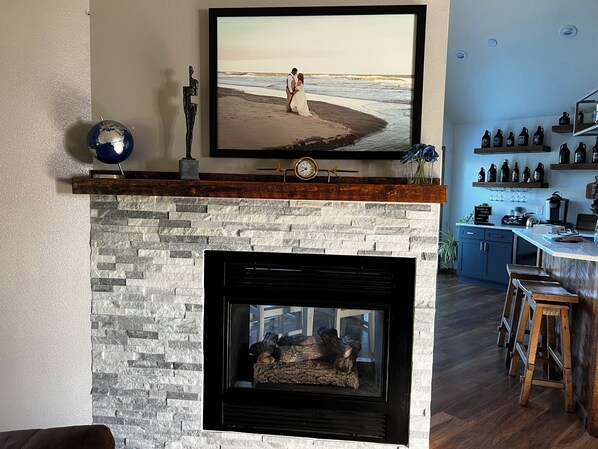 Smart-TV, Kamin, Videospiele, Tischfußball