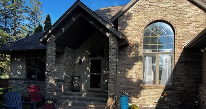 The Fairway Escape â Spacious 6BR Golf Course Retreat, Walk to Downtown Hayward!