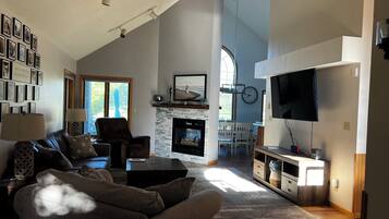 Smart-TV, Kamin, Tischfußball