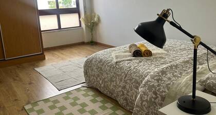 Coastal Apartment in Barreiro- Sleeps6-city Centre