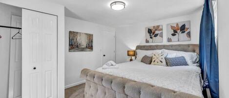 3 bedrooms, desk, iron/ironing board, travel cot