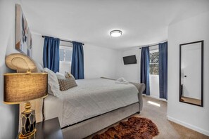 3 bedrooms, desk, iron/ironing board, travel crib