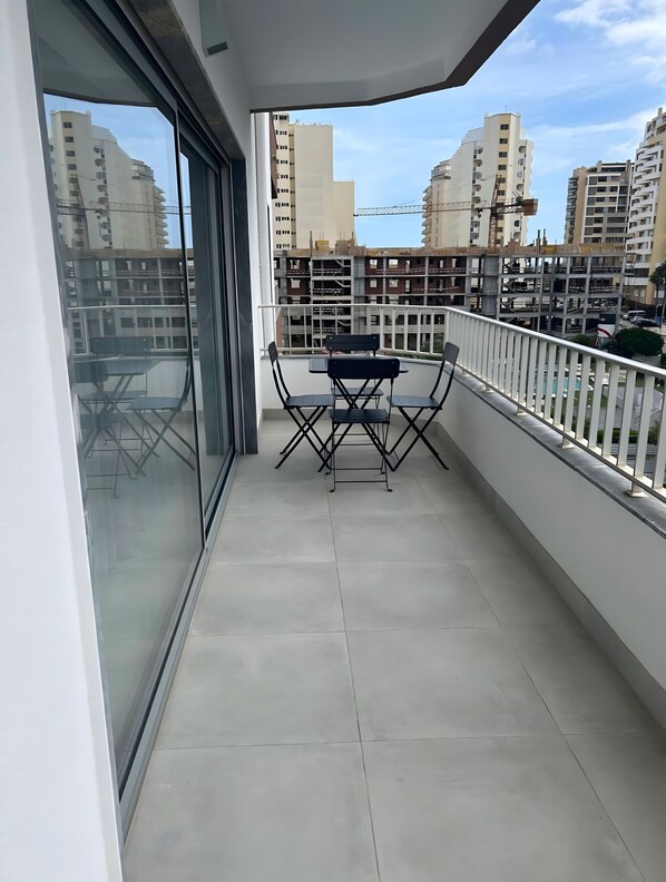 المنطقة المحيطة بالمنشأة