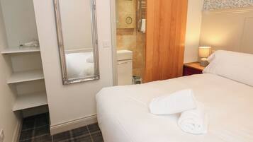 1 kamar tidur dan didekorasi berbeda-beda