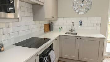 Dishwasher, cookware/dishes/utensils