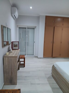 2 bedrooms, bed sheets