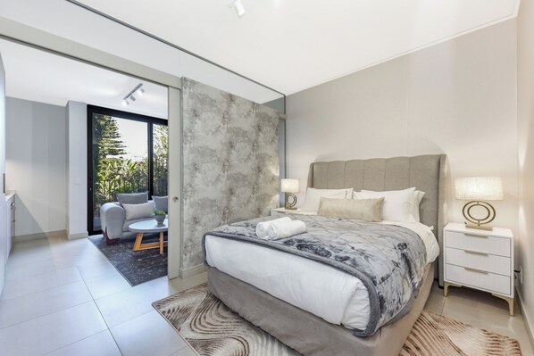 Zimmersafe, Bügeleisen/Bügelbrett, Internetzugang, Bettwäsche