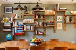 Huis | 4 slaapkamers, een bureau, snel internet