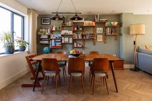 4 bedrooms, desk, Internet - Stylish Family Home With Garden (Bristol)