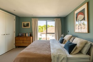 Huis | 4 slaapkamers, een bureau, snel internet
