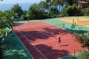 Sport court - Resort La Francesca three-room apartment Tipo C with sea view for 4 people (Bonassola (SP))