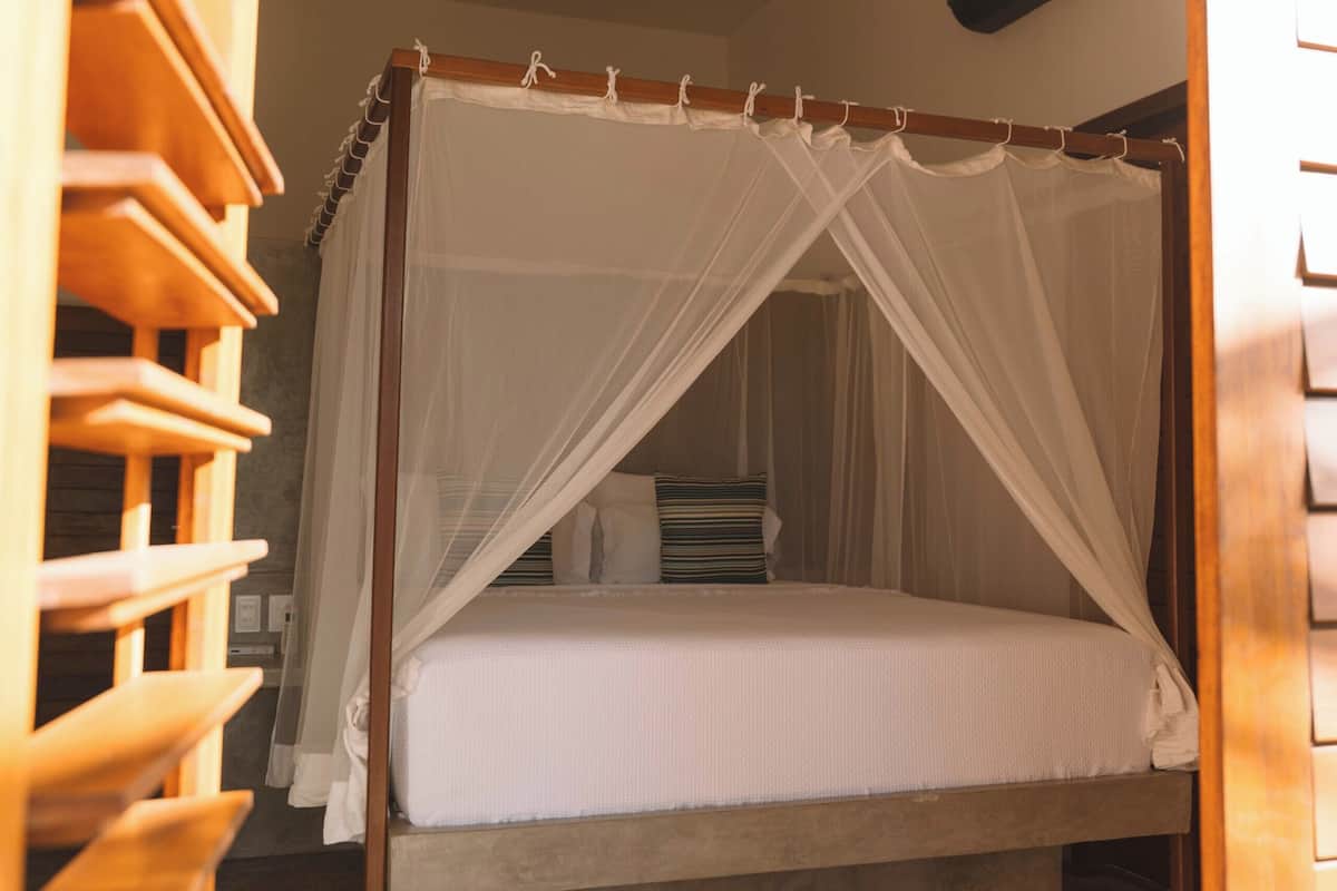 Minibar i caixa forta a l'habitació