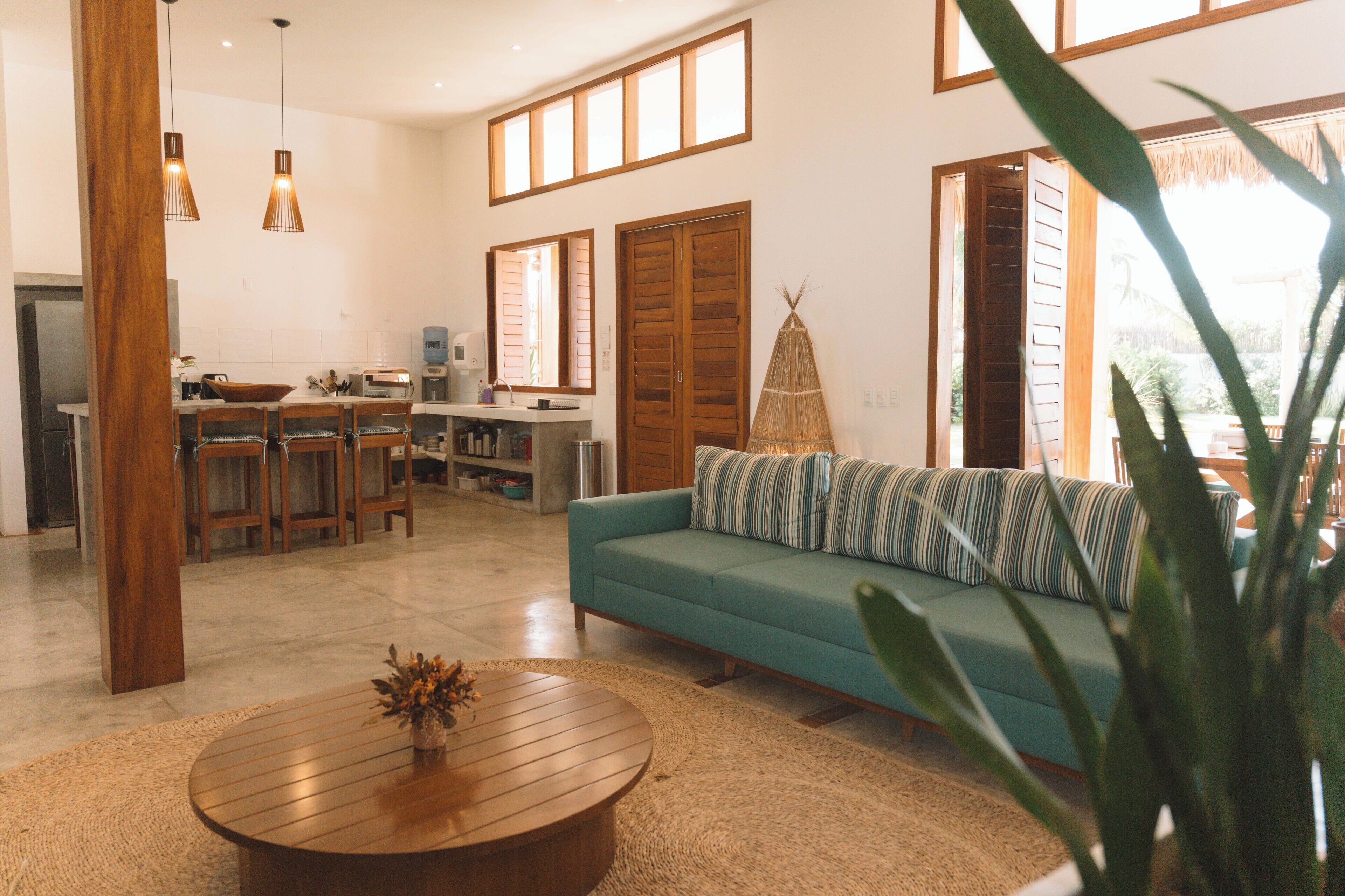 Vila grand, piscina particular, vista parcial para o mar | Área de estar