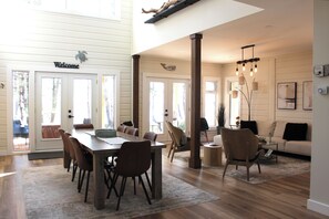 Dining - Luxury Ocean Beach House - Amazing Views, Private Beach, Great Fishing! (Lot 28)