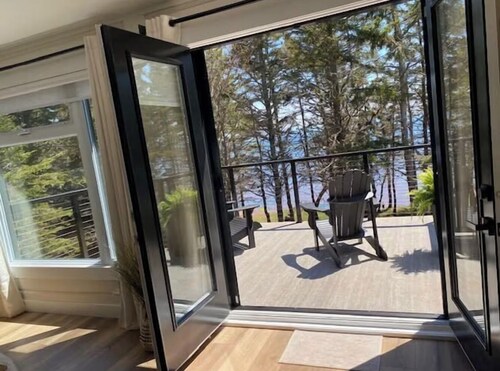 Luxury Ocean Beach House - Amazing Views, Private Beach, Great Fishing!