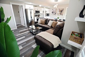 Smart TV, fireplace, books - Mahogany Lakefront 2BR Walkout | Trails & Privacy (Calgary)