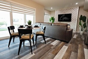 Dining - Mahogany Lakefront 2BR Walkout | Trails & Privacy (Calgary)