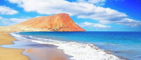 In Strandnähe, Liegestühle, Strandtücher