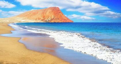 100 Steps to the Sand - next to Playa La Tejita El Medano. Sea and pool views
