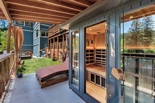 Forest Retreat Sauna, Plunge, Jacuzzi and Views