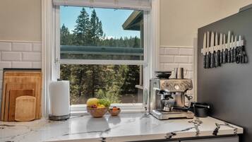 KylskÄp, mikrovÄgsugn, ugn och spishÀll