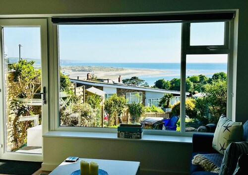  Beautiful Seaside House- Spectacular Views - Garden- Free Parking- Pets Allowed