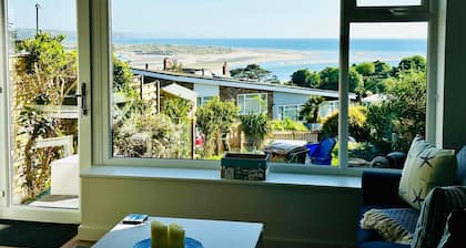 Beautiful Seaside House- Spectacular Views - Garden- Free Parking- Pets Allowed